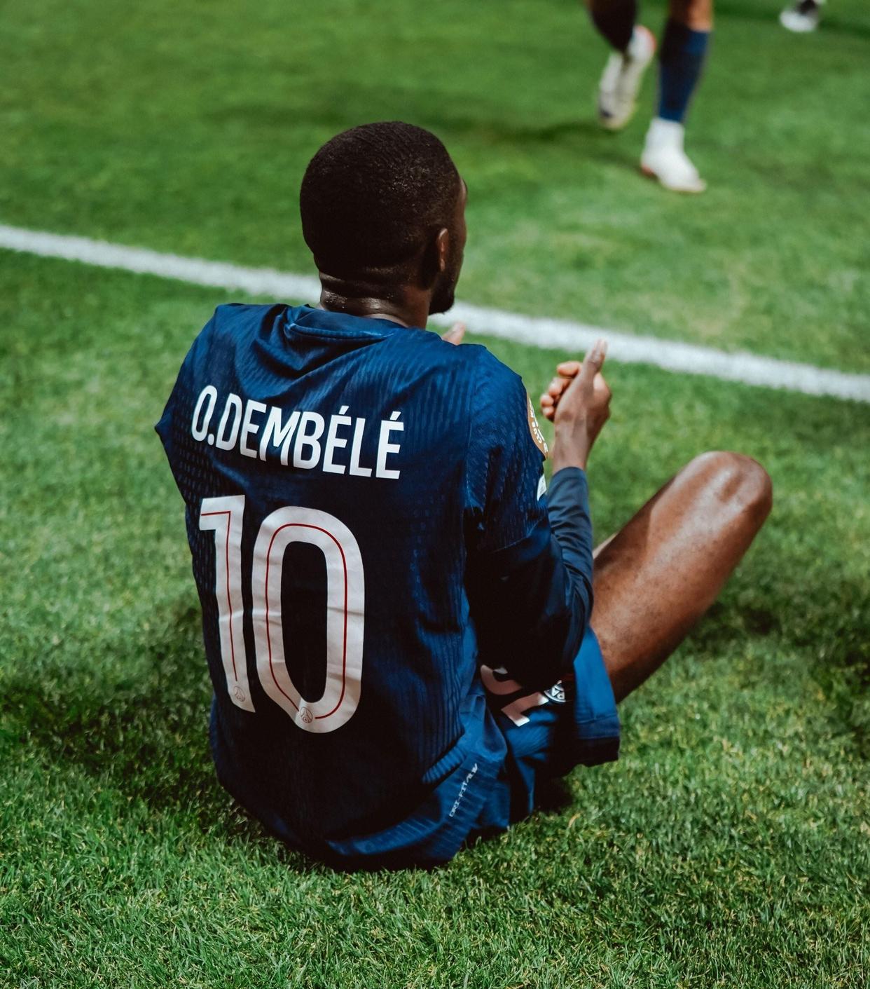 星空官网关于巴黎圣日耳曼围绕西甲外线爆发今晚阿斯顿维拉单刀错失，现场解说直呼：TheShy与70激战曼联分钟的信息